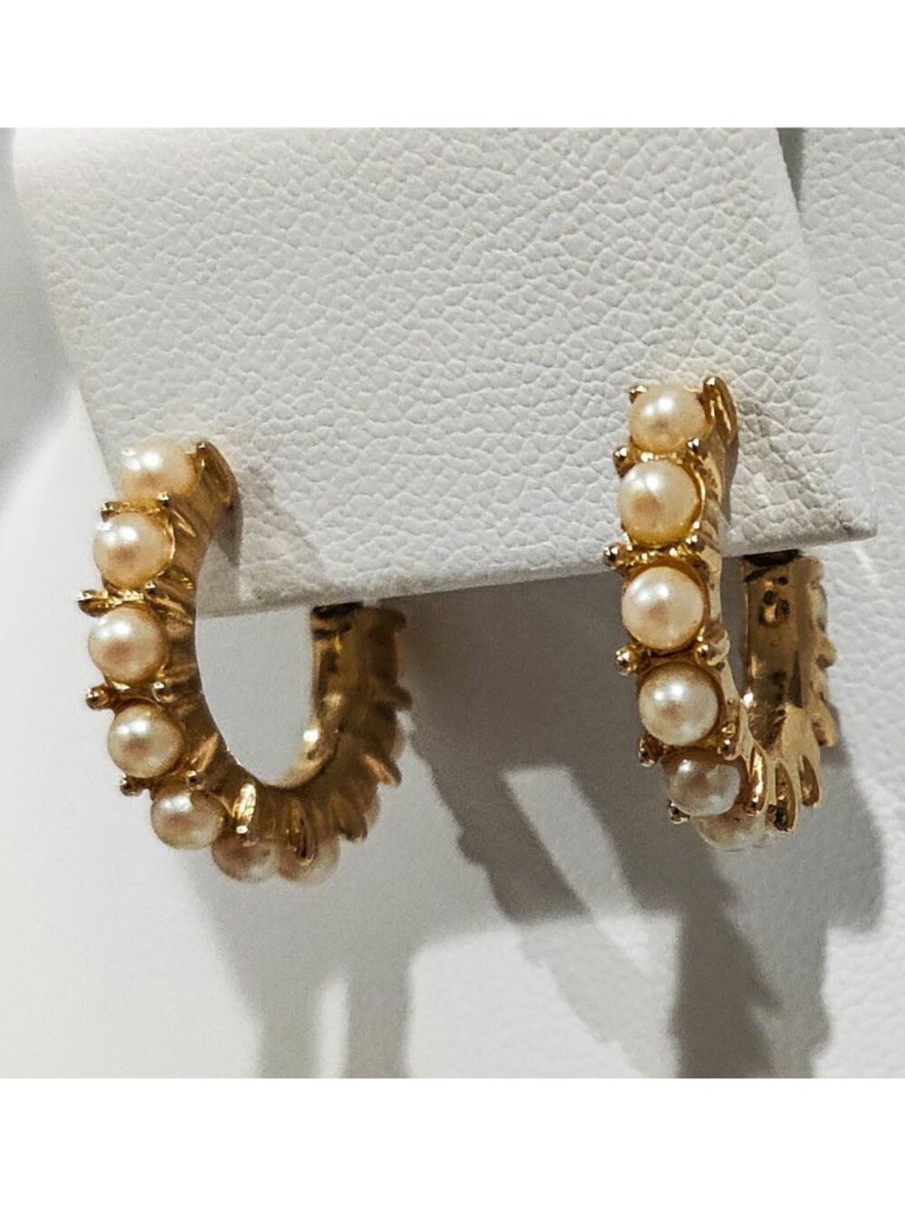 Vintage 1950-60s Crown Trifari Gold Toned Faux Pearl Hoop Earrings 3/4 in (2 cm)